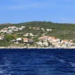 Dalmatino 3 Vis Apartment